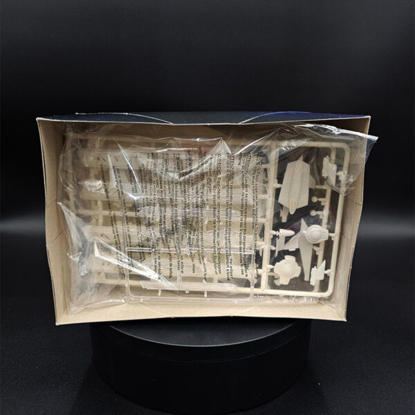 Open-box Polar Lights 1/1000 U.S.S. Reliant model kit. All original parts, decals, and instructions included. Complete kit in excellent condition.