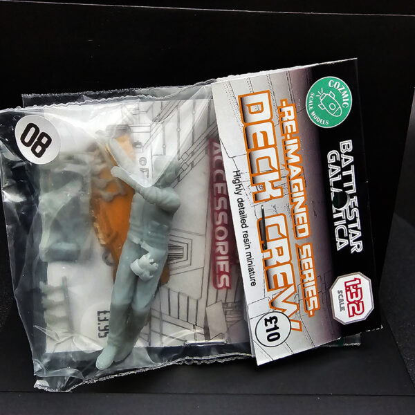 Cozmic Scale Models 1/32 BSG Re-Imagined deck crew figure set (9 figures #1–#9, #8 with creeper board), packaging and parts shown.