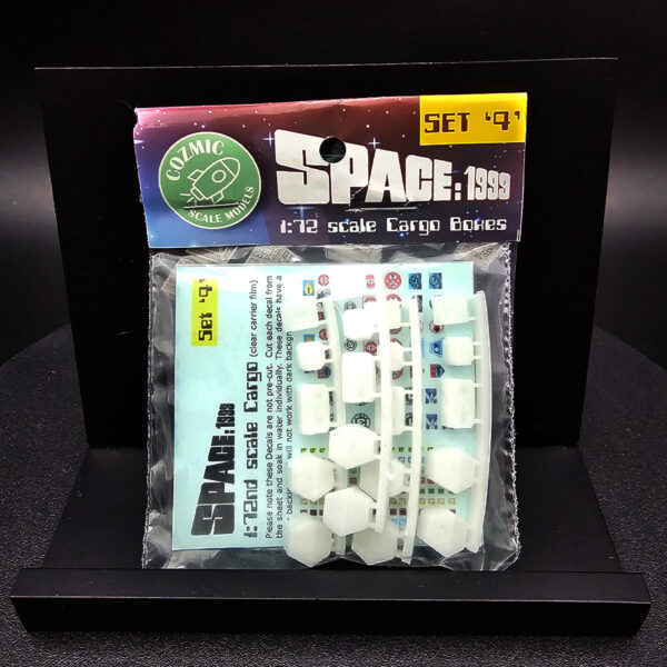 Cozmic Scale Models 1-72 Space 1999 Cargo Boxes Diorama Accessories