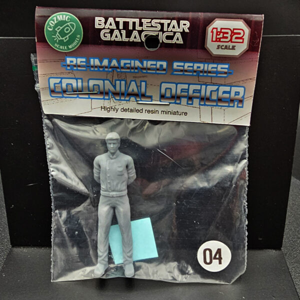 Cozmic Scale Models 1-32 BSG Re-Imagined Colonial Officer Figure Kit