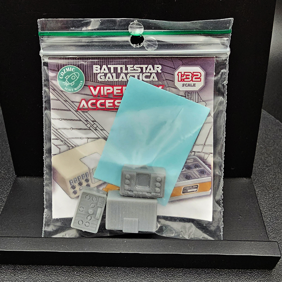 Cozmic Scale Models 1-32 BSG Viper Bay Accessories Computers Set