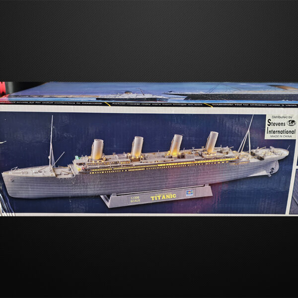Trumpeter 1/200 RMS Titanic model kit with LED set open box