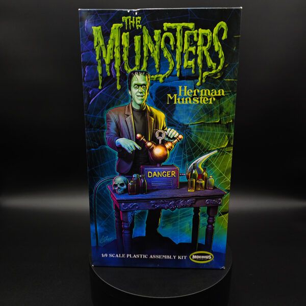 Moebius Models 1/9 The Munsters model kit bundle Herman Munster 933 and Grandpa Munster 934 open box unstarted