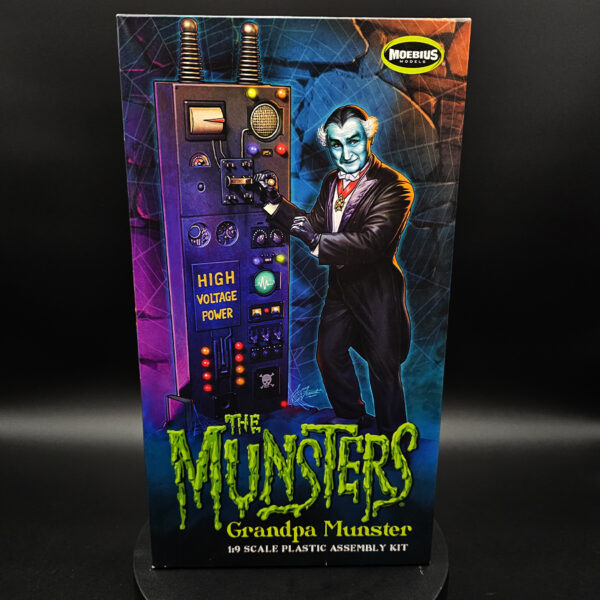 Moebius Models 1/9 The Munsters model kit bundle Herman Munster 933 and Grandpa Munster 934 open box unstarted