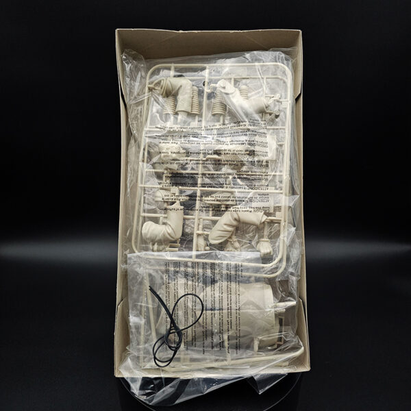 Moebius Models 1/9 The Munsters model kit bundle Herman Munster 933 and Grandpa Munster 934 open box unstarted