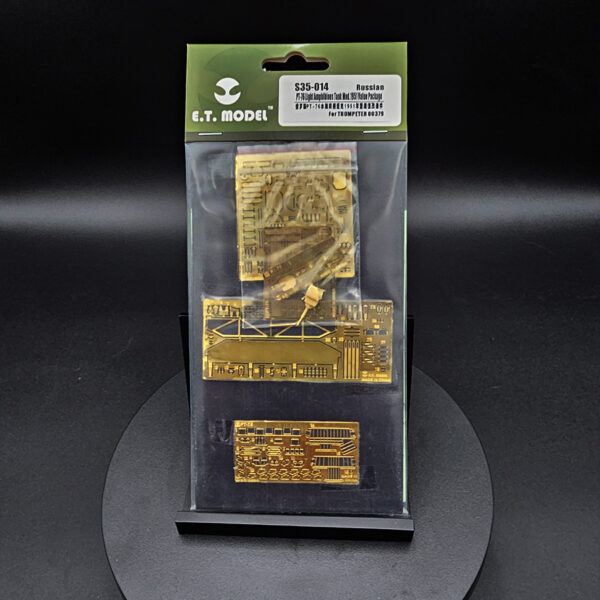 ET Model S35-014 Russian PT-76 Light Amphibious Tank Mod.1951 Trumpeter 00379