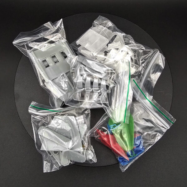 Cozmic Scale Models 1-72 Star Trek Voyager Delta Flyer with Interior Open Box