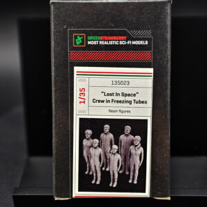 1-35 Lost In Space Crew In Freezing Tubes Figures Open Box Stash Sale