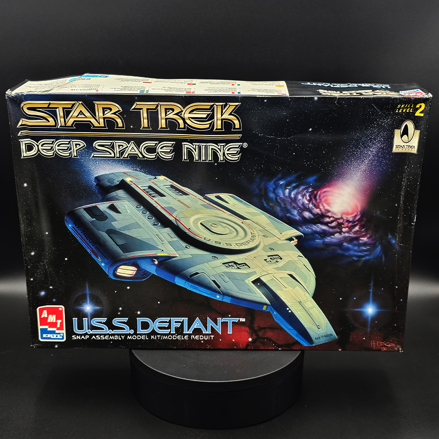 AMT ERTL 1-420 USS Defiant DS9 Open Box Complete Yellowed Decals Stash Sale