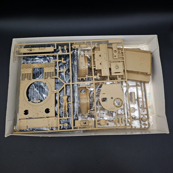 Tamiya 1/35 Scale Tiger I Sd.Kfz. 181 Individual Track Links Open Box Complete Kit