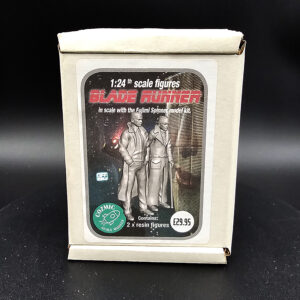 Cozmic Scale Models 1/24 Blade Runner standing figures for Fujimi Spinner (open box), parts and packaging shown.