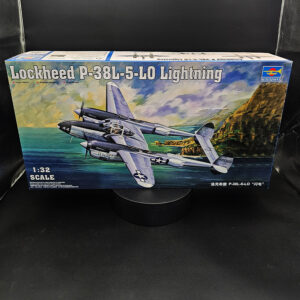 Trumpeter 1/32 P-38L Lightning aircraft model kit open box complete