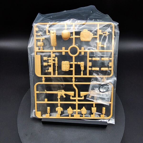 Tamiya 1/16 modern U.S. Army infantryman desert uniform figure kit open box complete