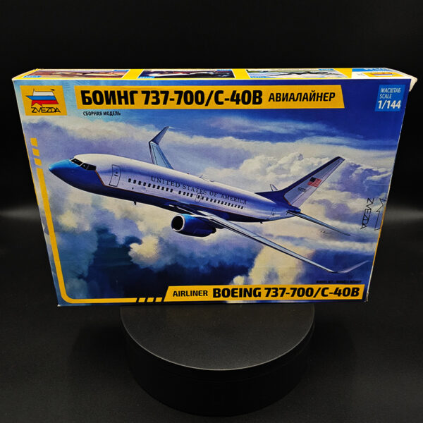 Zvezda 1/144 Boeing 737-700 C-40B aircraft model kit open box complete