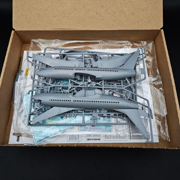 Zvezda 1/144 Boeing 737-700 C-40B aircraft model kit open box complete