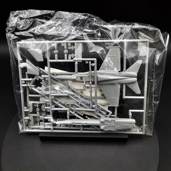 Dragon 1/144 F/A-18C Hornet CAG aircraft model kit open box sealed bags