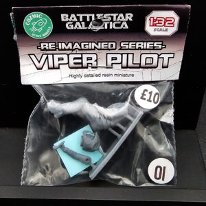 Cozmic Scale Models 1/32 Battlestar Galactica re-imagined Viper Pilot 01 figure kit box and parts