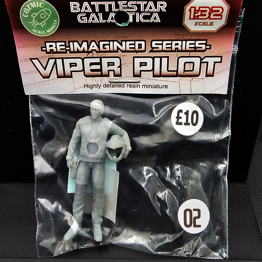 Cozmic Scale Models 1/32 Battlestar Galactica re-imagined Viper Pilot 02 figure kit box and parts