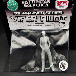 Cozmic Scale Models 1/32 Battlestar Galactica re-imagined Viper Pilot 06 figure kit box and parts
